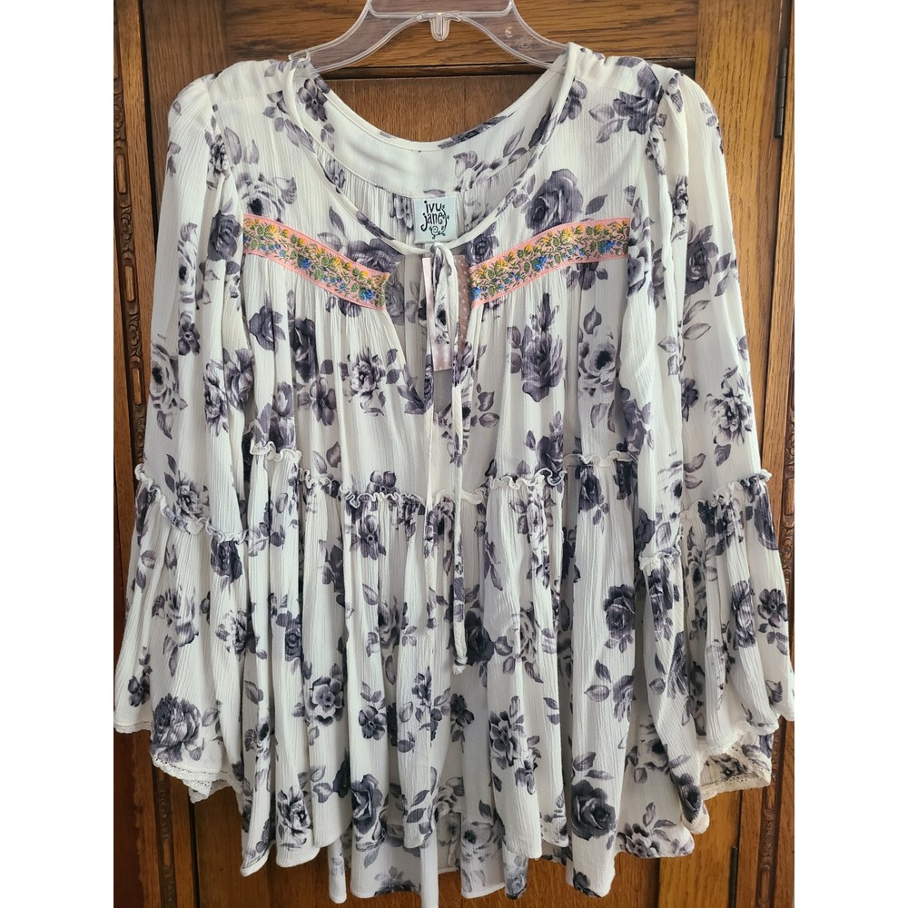 Ivy Jane‎ XS Floral Babydoll Blouse Grey Rose Embroidered Bell Sleeve Top 621141